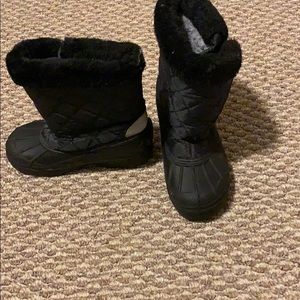Little boy black winter boots size 1.